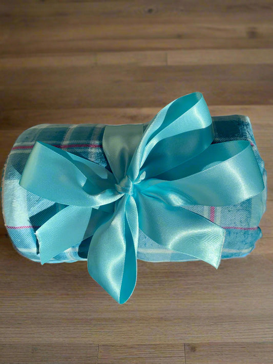 Luxury cosy blanket throw turquoise blue